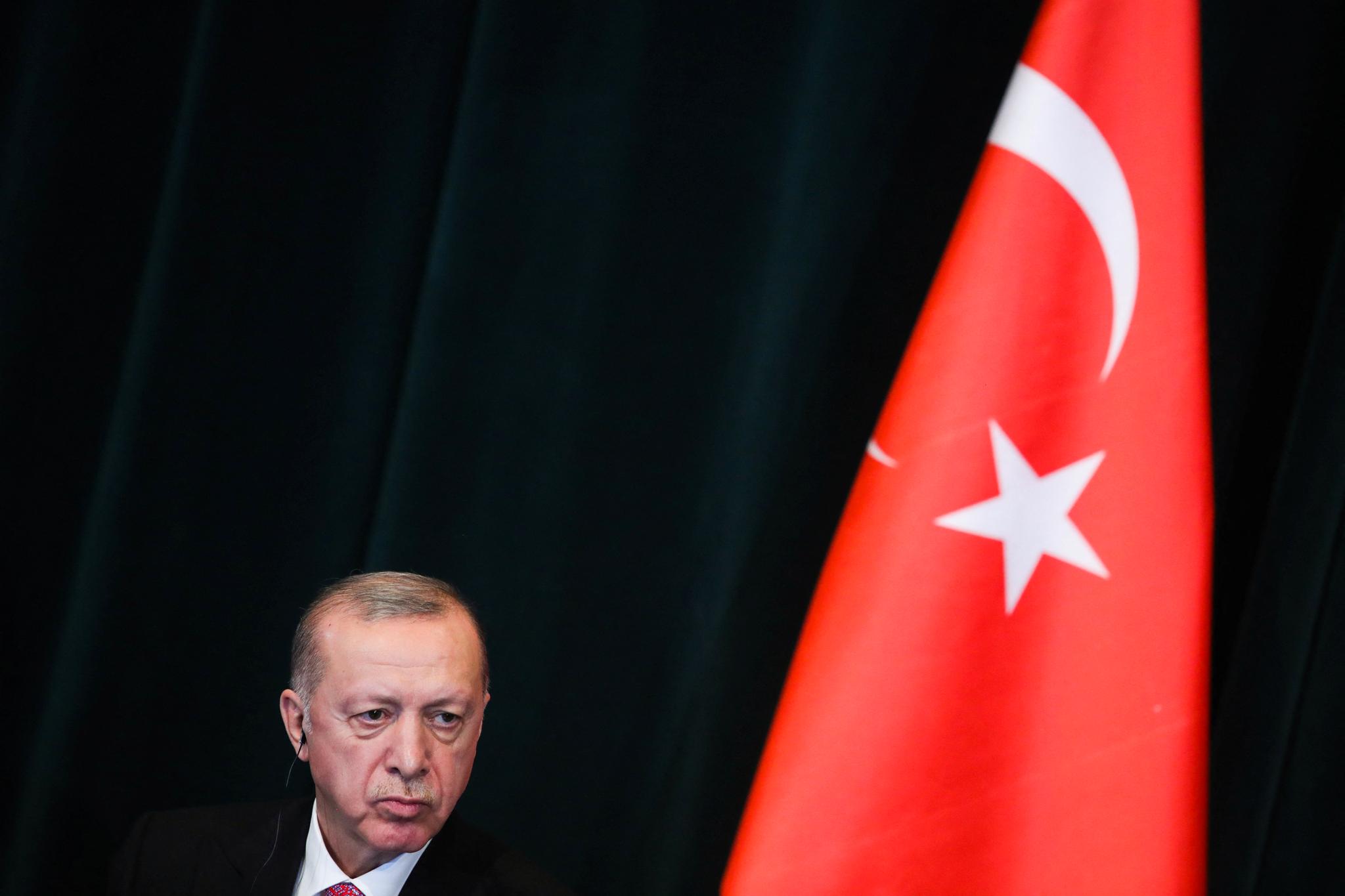 Tyrkias president Recep Tayyip Erdogan har satt ned foten for Sverige og Finlands Nato-søknader. Nå har han sendt representanter til Brussel for å holde samtaler med sine nordiske motparter. 