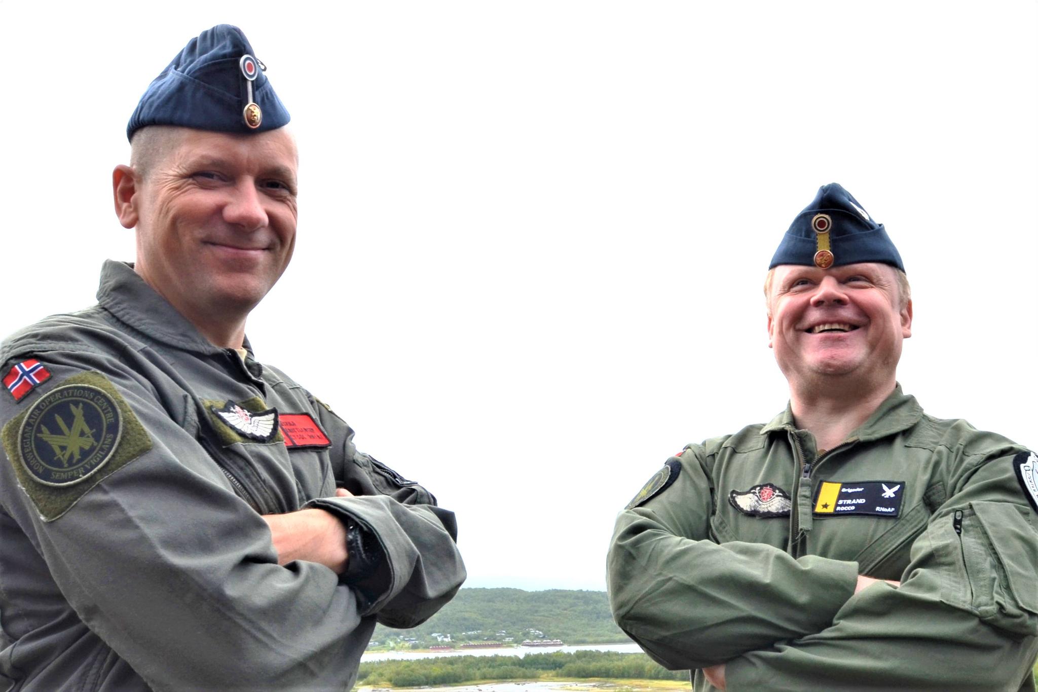 Oberstløytnant Eskild Kristiansen i Luftforsvaret (t.v.) skal lede en task force ved Andøya Spaceport. Brigader Tron Strand er leder for Nasjonalt luftoperasjonssenter på Reitan.