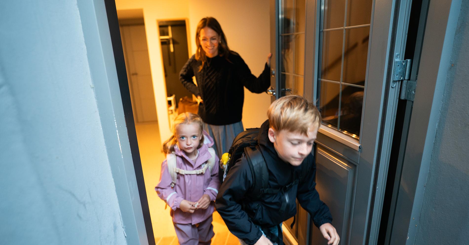Unge kvinner sliter med å balansere jobb og familie: – Du må si nei til det som ikke gir deg energi, er rådet fra Maiken (36)