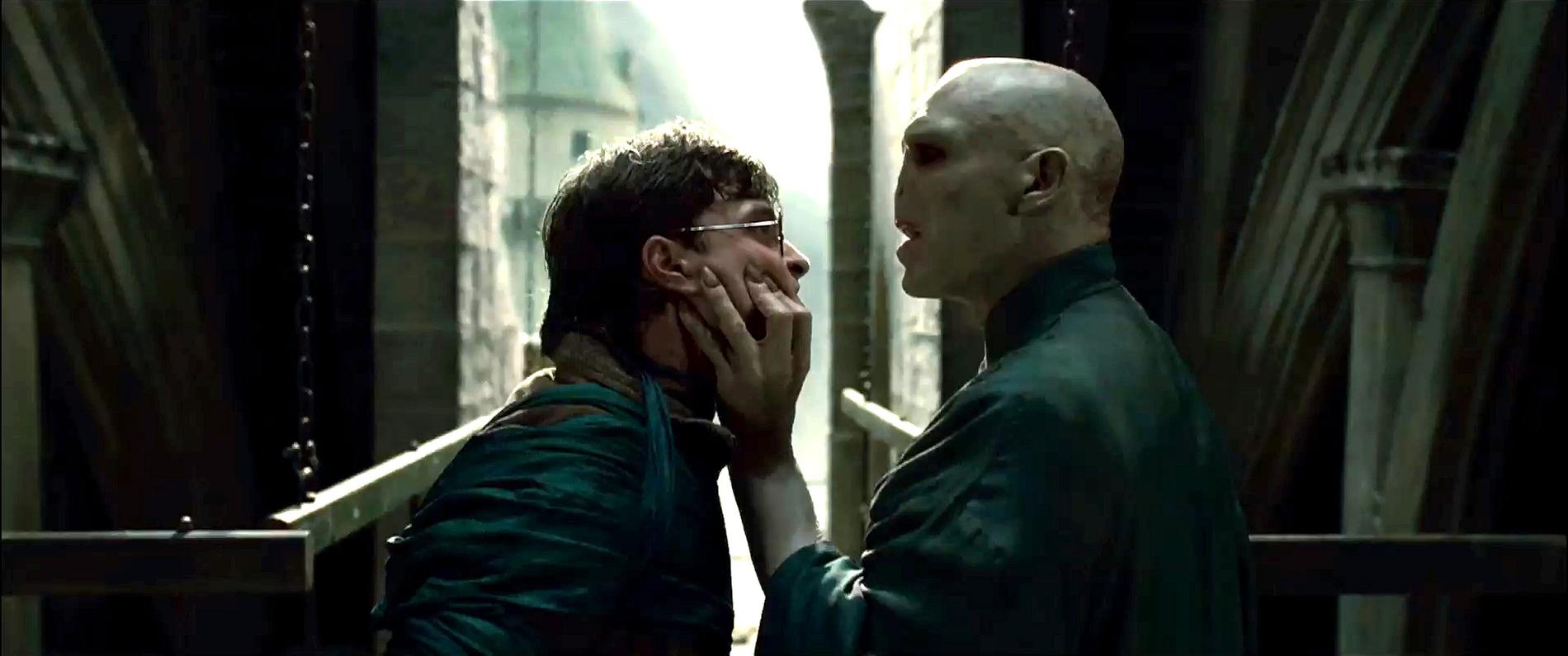 Ralph Fiennes, som spilte Voldemort, har også meldt ankomst til reunionen. 
