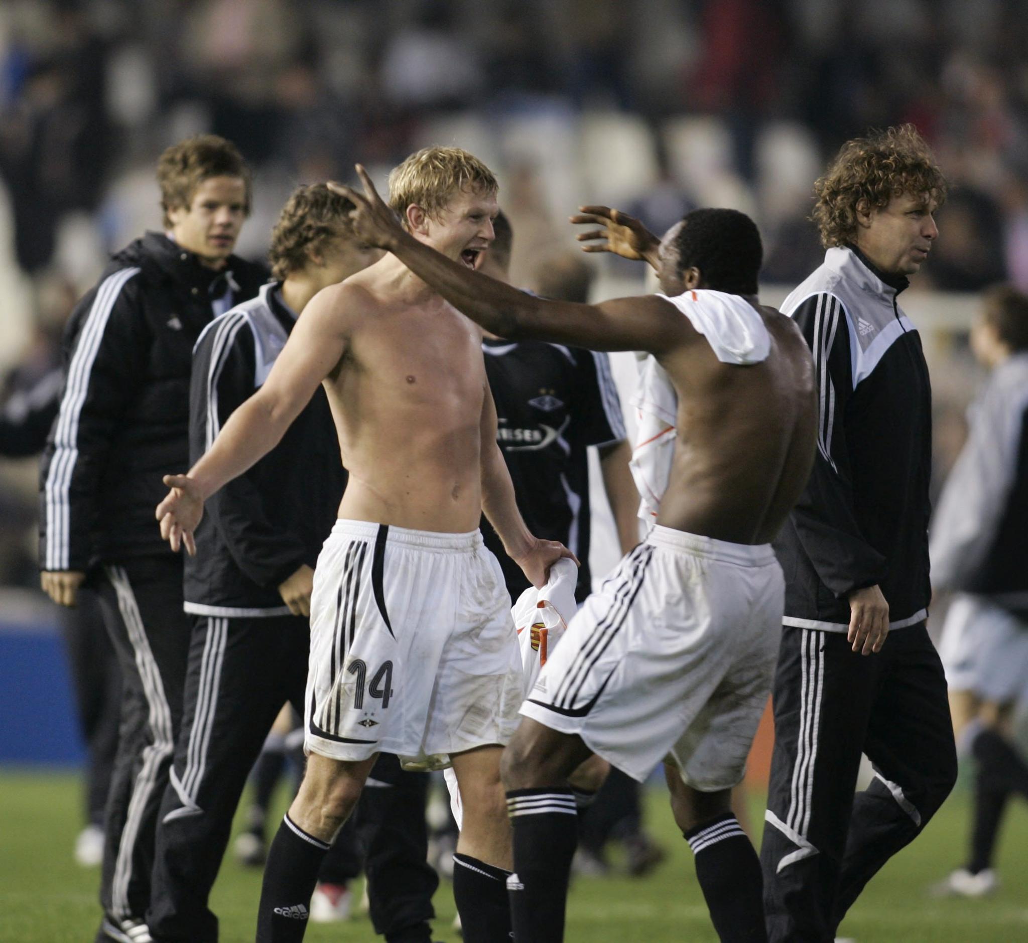 Enn så lenge må Rosenborg-fansen kose seg med gamle bilder når de tenker på Champions League. Her jubler tomålsscorer Steffen Iversen og Yssouf Koné for en helt kurant kveld i Valencia i november 2007.