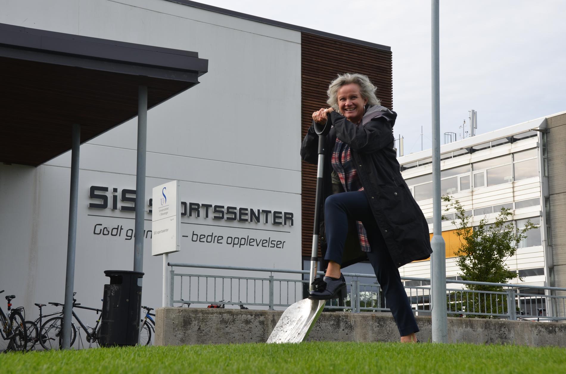 Administrerede direktør Elisabeth Faret i SiS gleder seg til byggene er klare i 2023.