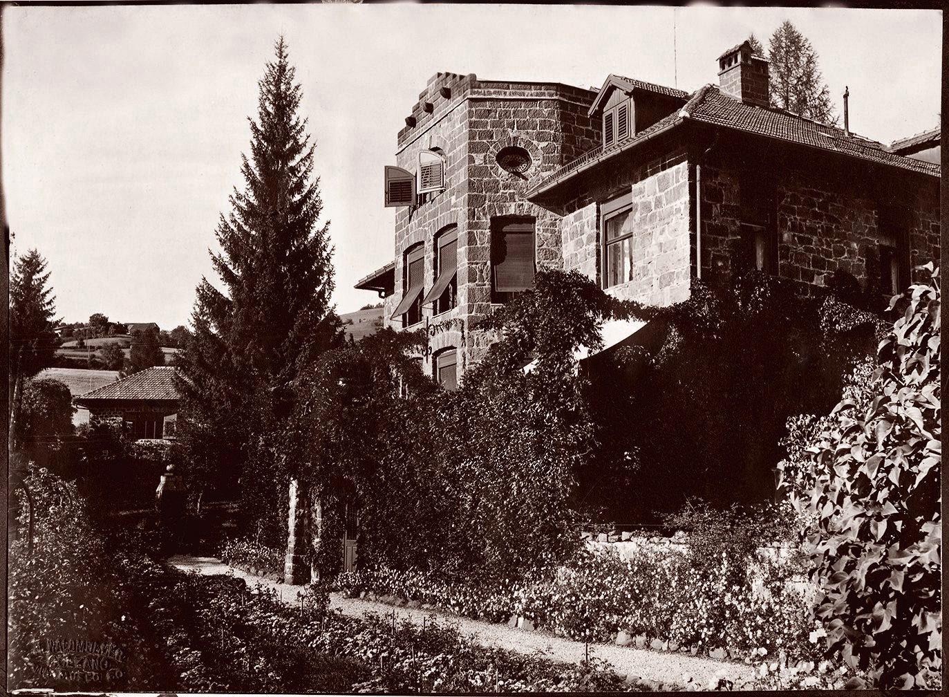 Villa Ibsen var i familiens eie fra 1293 til 1967. Da rettighetspengene etter Henrik Ibsen opphørte i 1968 solgte familien husene med innbo til en privat familie som eier huset den dag i dag.
