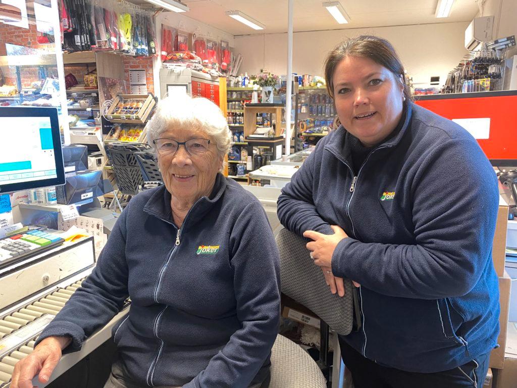  Radarpar. Anita og svigermor Wenche, begge Ørnes, har jobba saman i butikken i rundt 25 år.