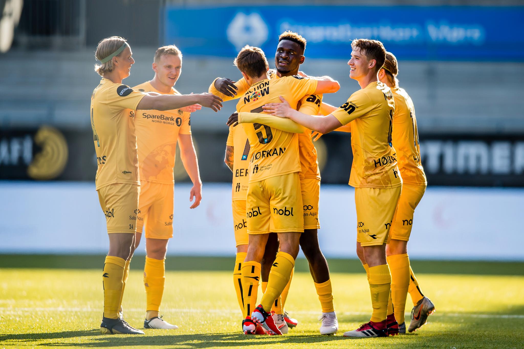 Glimt-spillerne jubler for en av scoringene i 6–1-seieren over Aalesund.