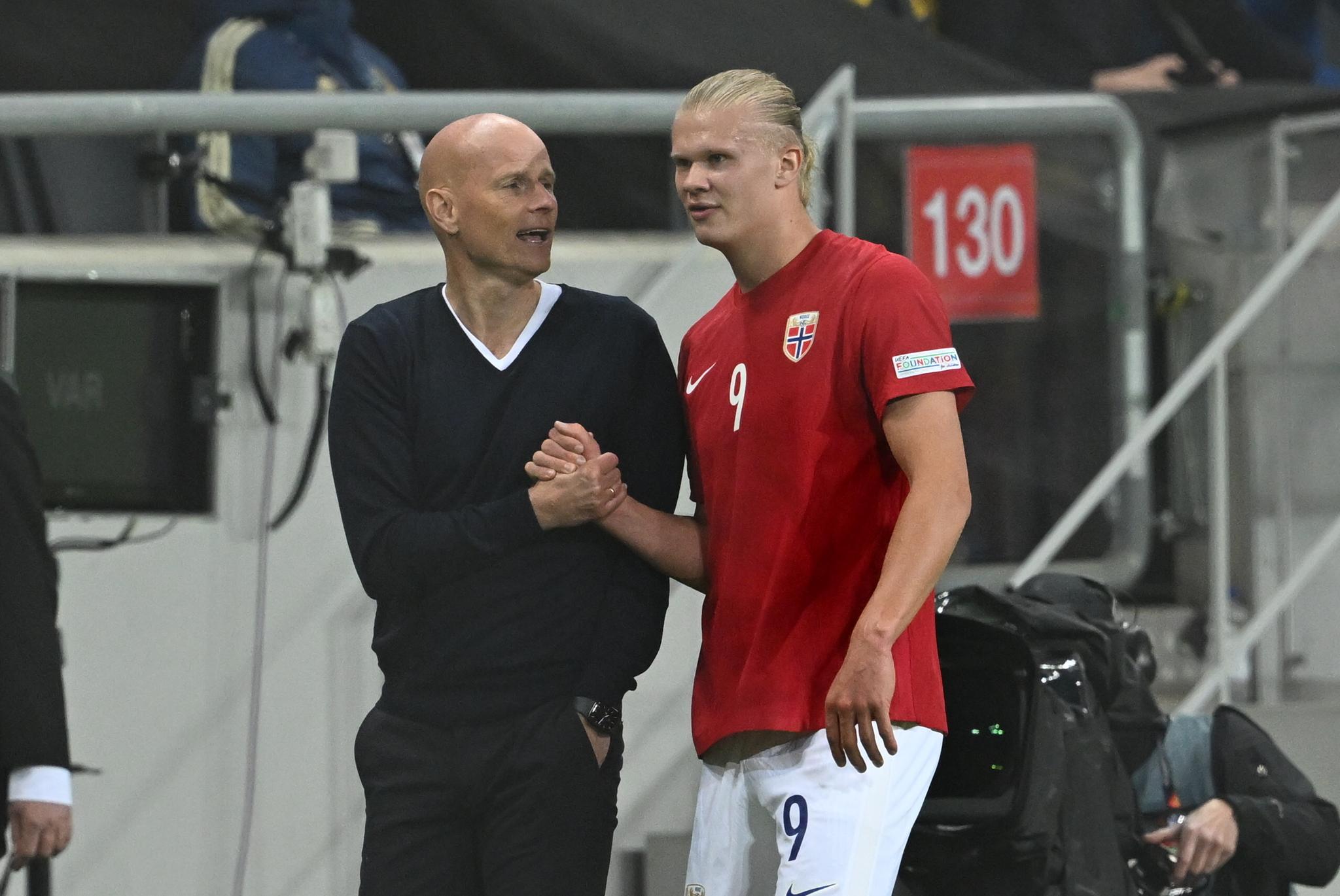 Ståle Solbakken og Erling Braut Haaland har lederroller for det norske landslaget.
