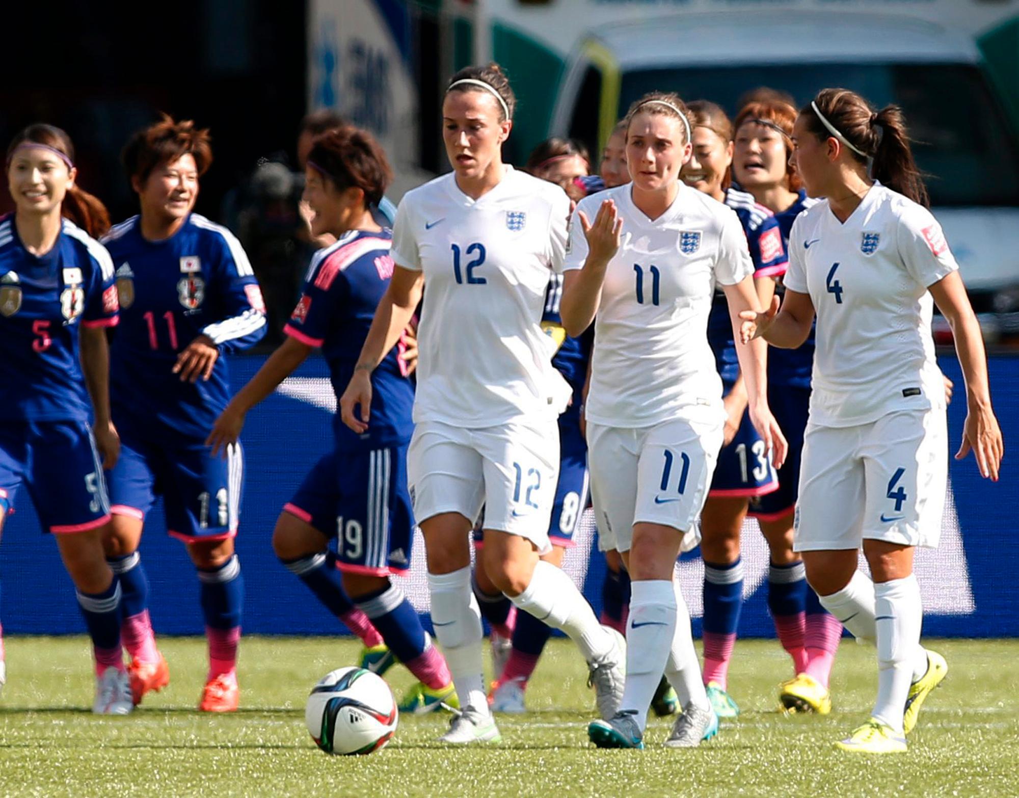 De engelske spillerne depper i semifinalen mot Japan.