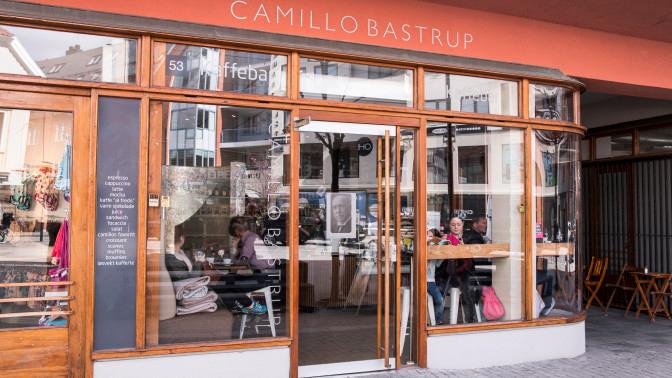 Camillo Bastrup. Kaffebaren Camillo Bastrup finner du i Markens gate 53, like ved Slottet.