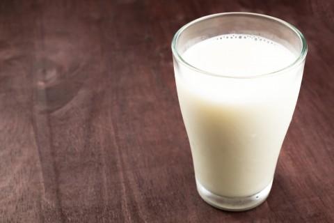KALSIUMKILDE: Melk er en god kalsiumkilde.