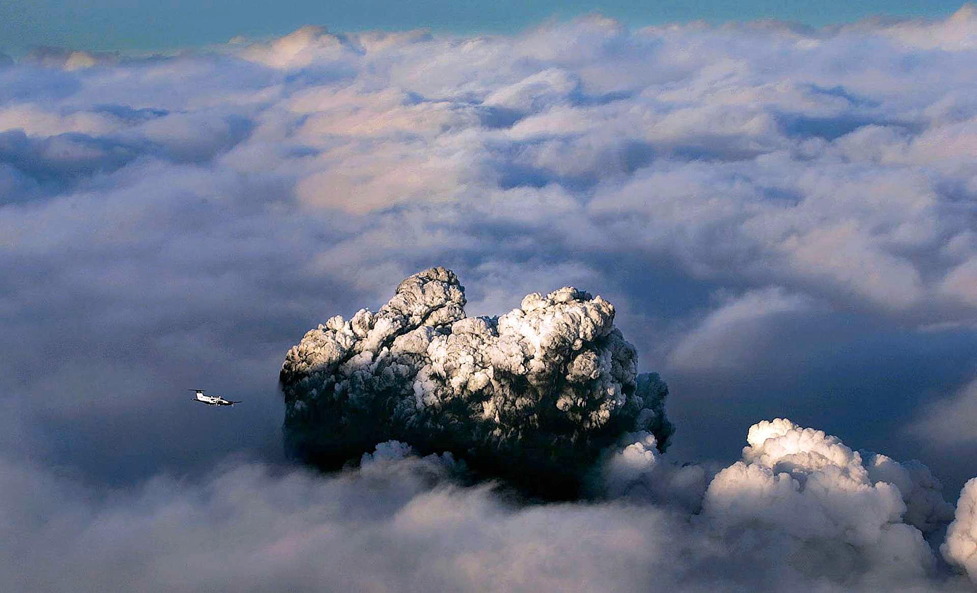 Deler av flytrafikken mellom Europa og USA måtte omdirigeres da det var vulkanutbrudd i  Grimsvotn i 2004. Forskere tror nå at et nytt utbrudd vil komme.