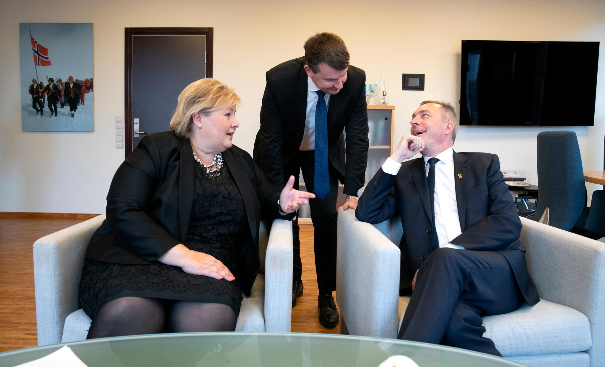 – Vi ser nå en slutt på arbeidet med objektsikring, sier statsminister Erna Solberg, justisminister Tor Mikkel Wara og forsvarsminister Frank Bakke-Jensen
