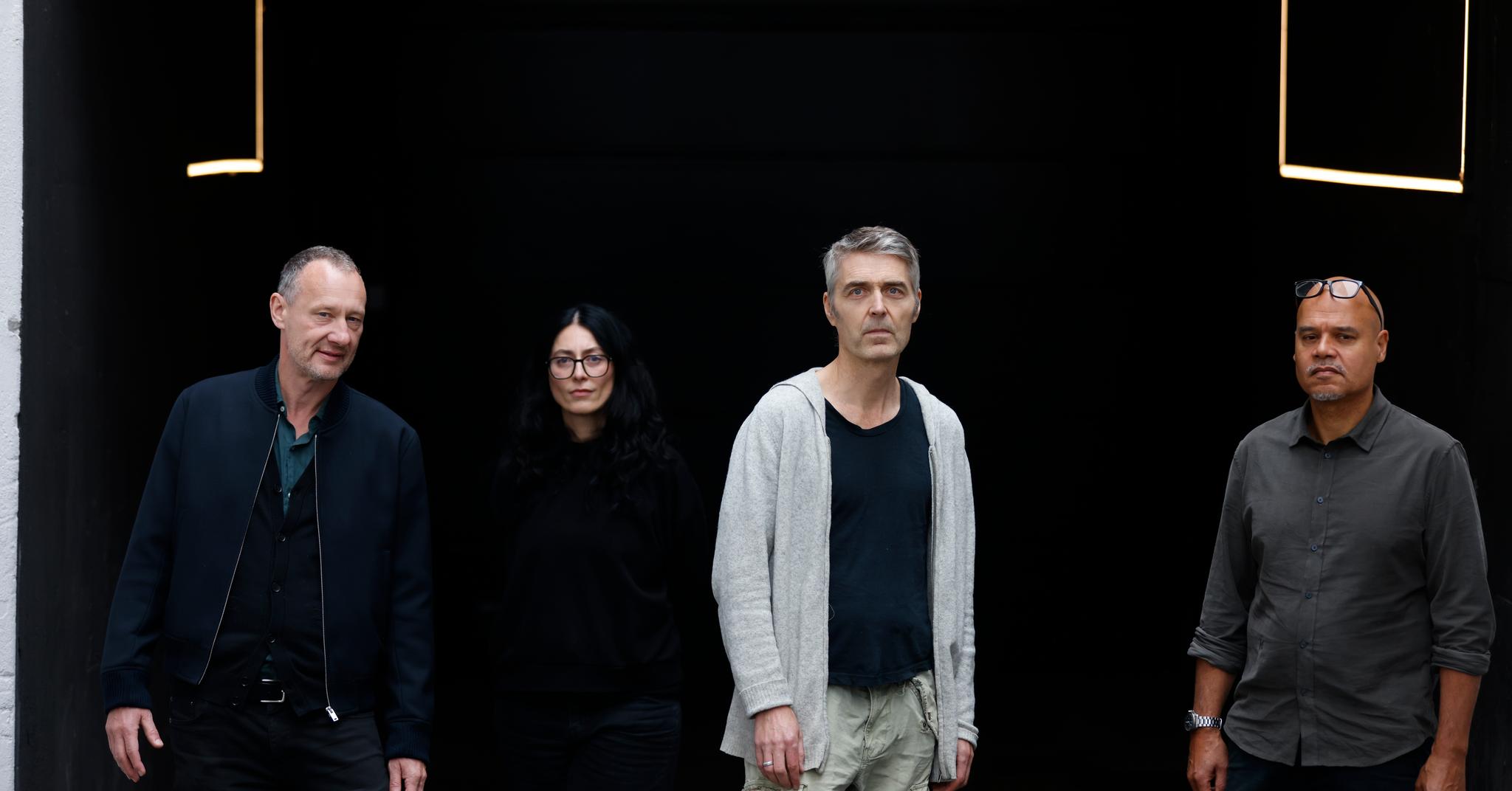 Fra venstre: Nikolaj Frobenius, Gjyljeta Berisha, Erik Skjoldbjærg og Stephen Uhlander står bak en ny dramaserie om saken rundt Anne-Elisabeth Hagens forsvinning. 