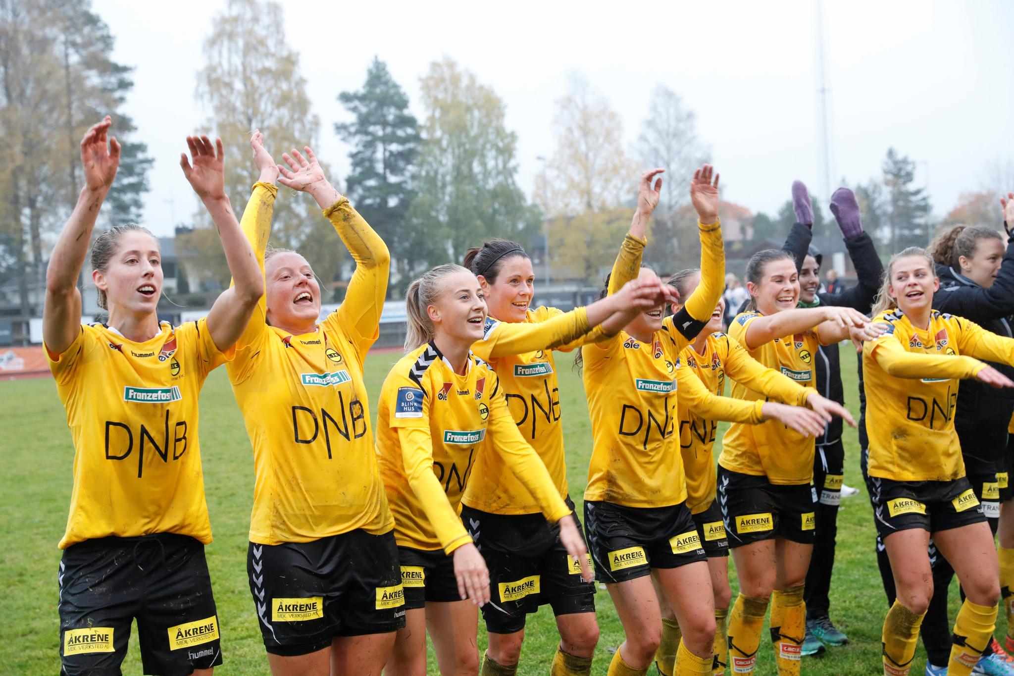 LSK Kvinner jubler over gullet i Toppserien etter 3–1 mot Kolbotn på Sofiemyr stadion søndag.