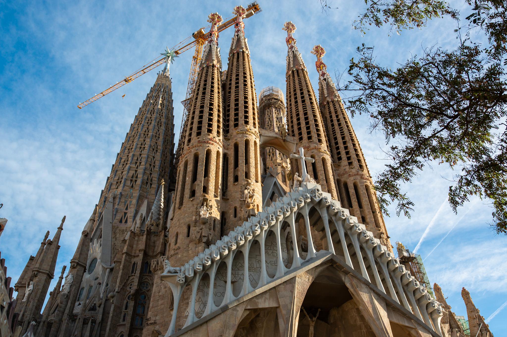 80 prosent av alle turister som besøker Sagrada Familia – opptil 30.000 om dagen i høysesongen – ser kun den uferdige kirken fra utsiden.