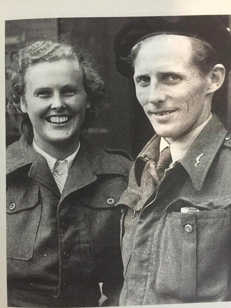 Wanda, som den gang het Hjort, møtte den tidligere konsentrasjonsleirfangen Bjørn Hjort i Tyskland under krigen. De giftet seg høsten 1945.