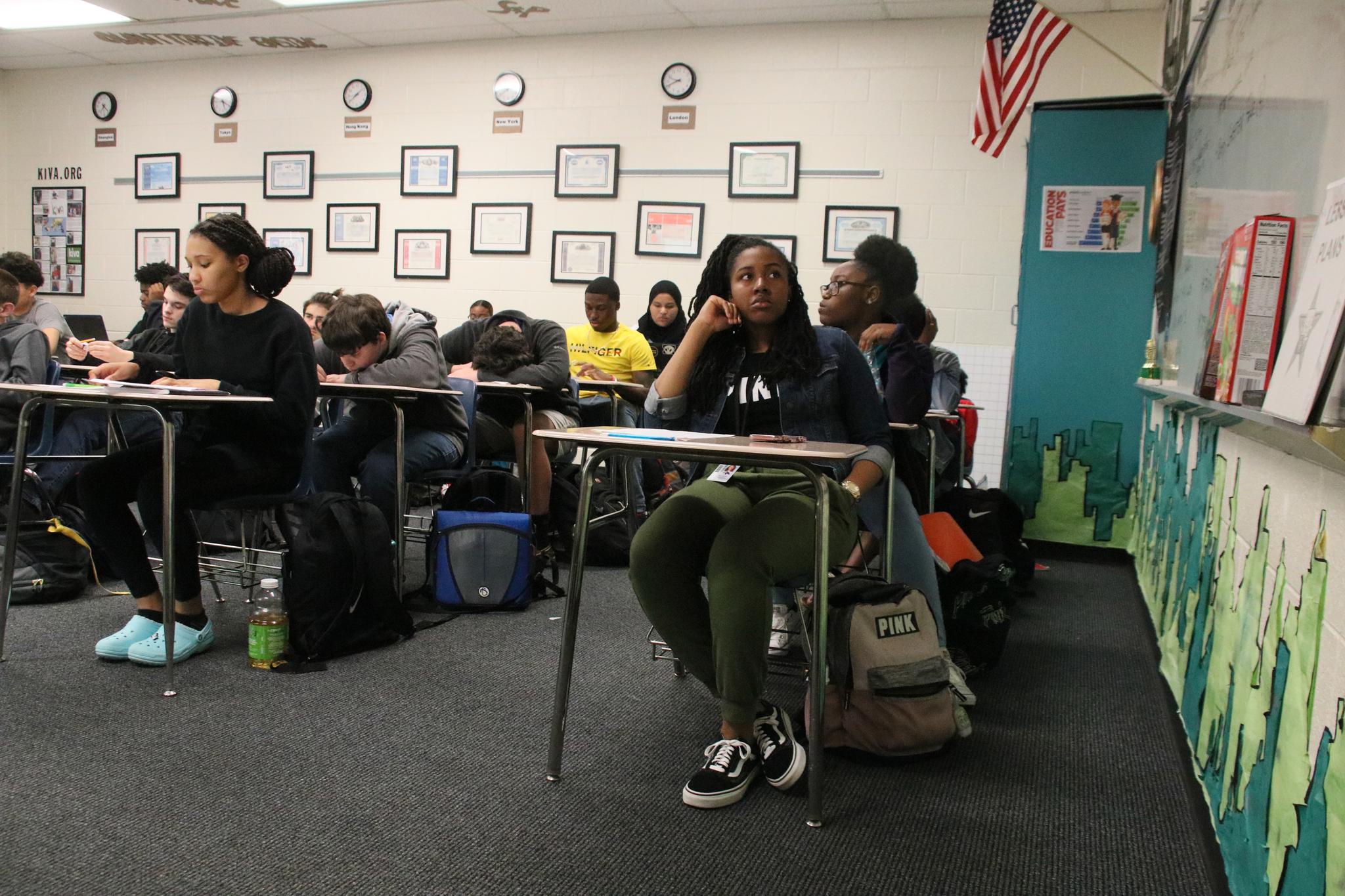 Lærermangelen rammer hardest på skoler der det er få ressurser fra før. Ved Ridgeview High, som Aftenposten besøkte nylig, er 62 prosent av elevene under fattigdomsgrensen.