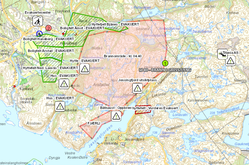 STATUS: Slik var situasjonen klokken 10 onsdag. Rødt felt er brannområdet, grønne felt er evakuerte områder. 