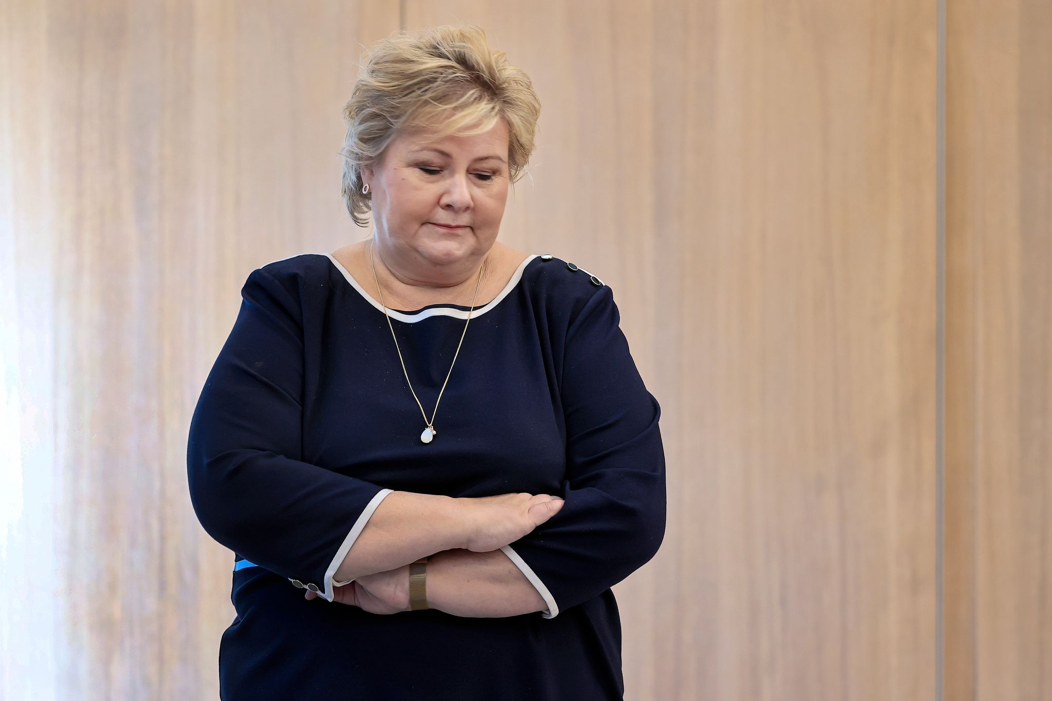Statsminister Erna Solberg Botelagt For Koronabrudd