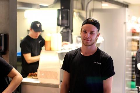 NOE ANNET ENN McD: Sebastian Pedersen er overbevist om at alle mennesker liker burger.