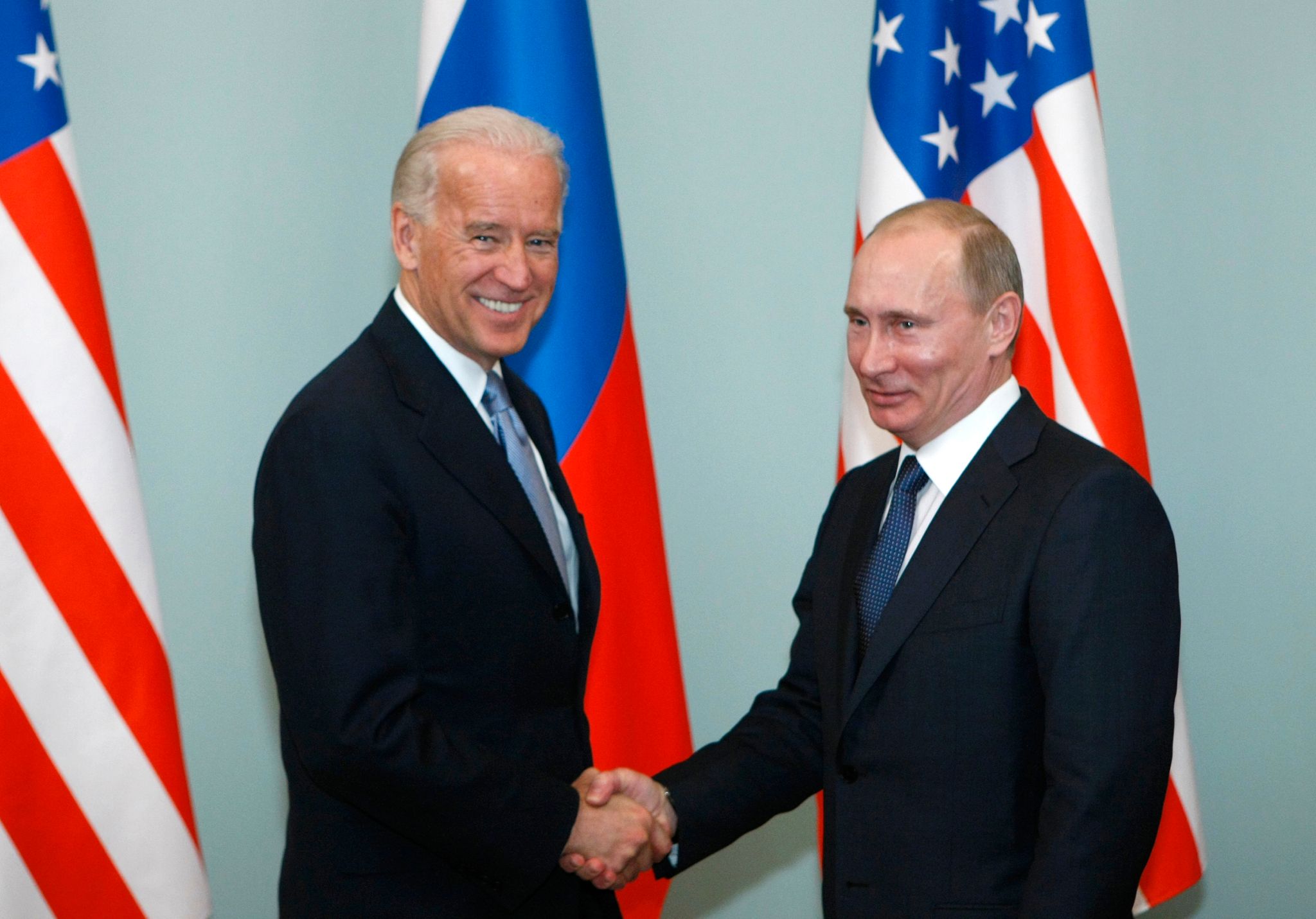 Biden straffer Putin for innblanding i fjorårets valg. Russland sier de vil svare.