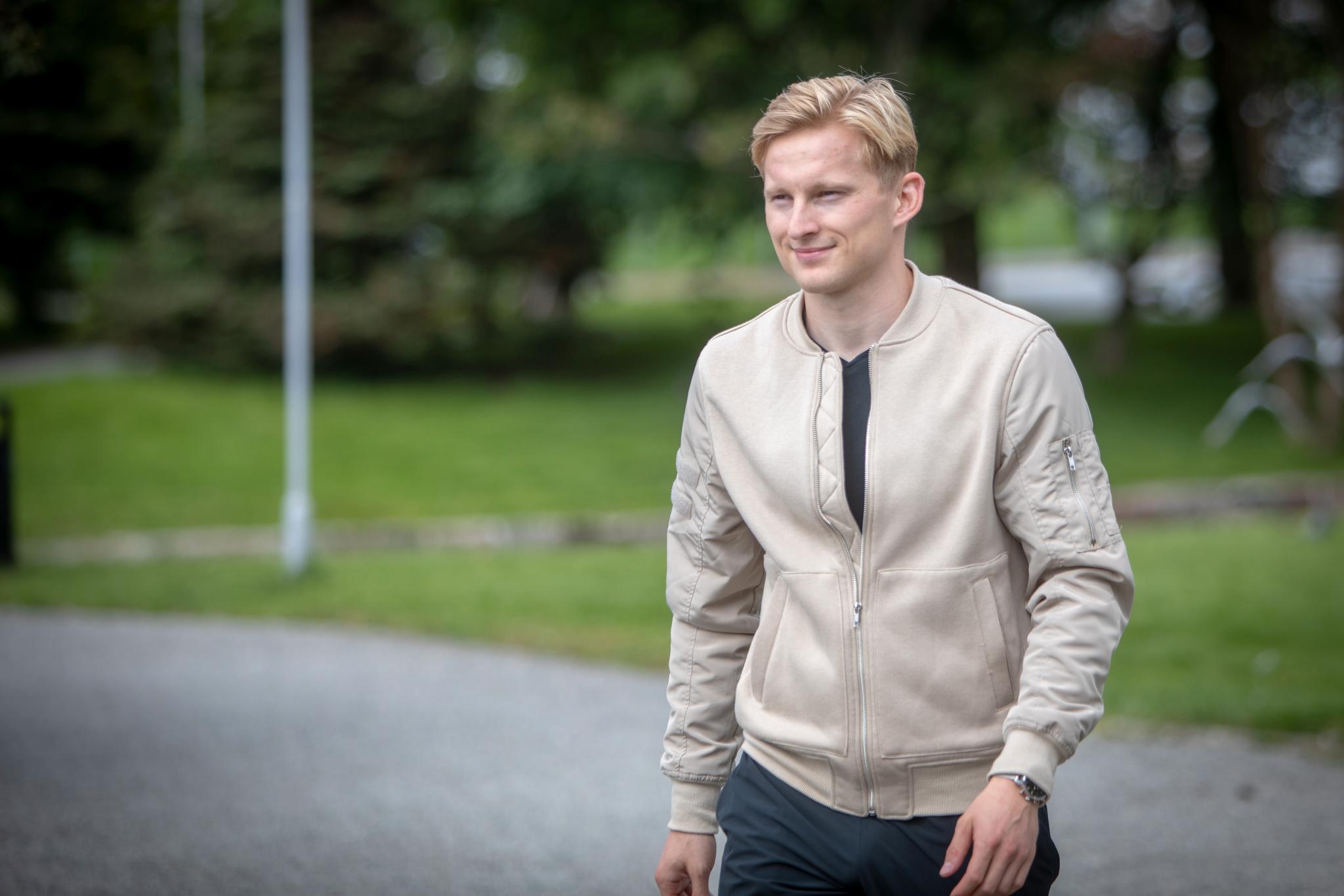 FOTBALL OG MEDISIN: - Jeg har mange interesser. Fotball og medisin er de to største, sier Eirik Birkelund.