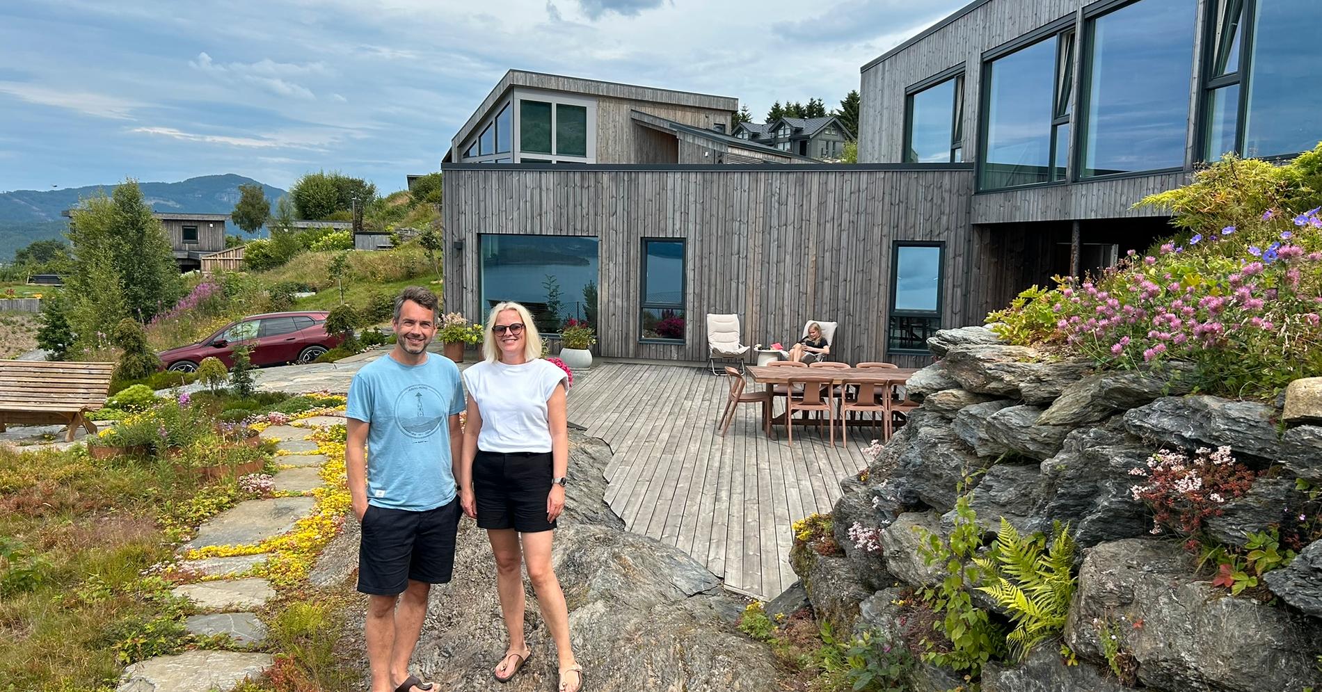 Dei tok naturen med inn i hyttehagen: Vakkert, men lettstelt
