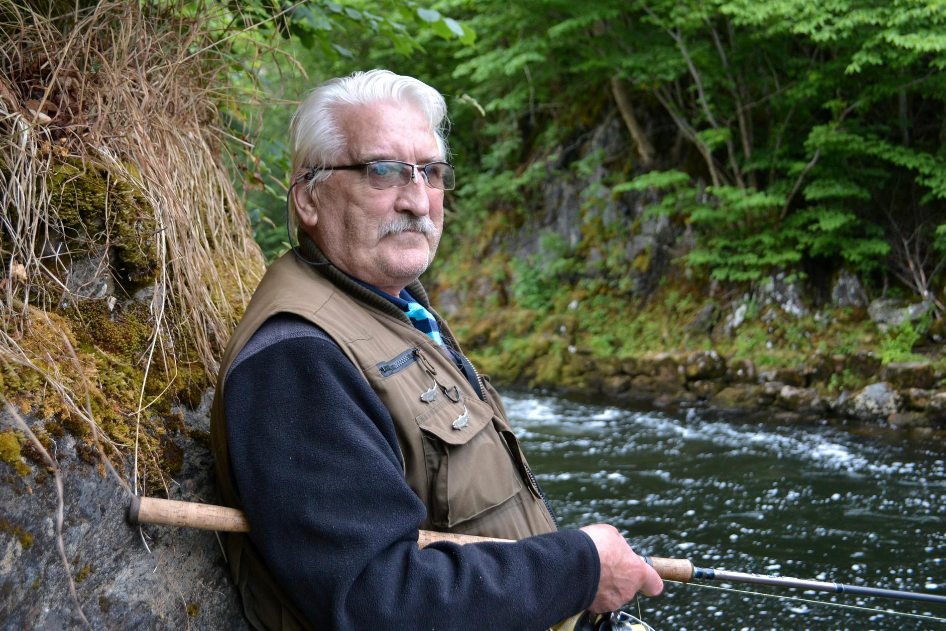 50 ÅR MED ERFARING: Nils Ekerhovd (77)  har fiska i Oselva sidan han var 26 år.  