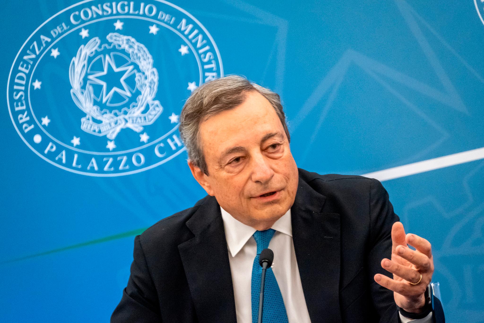 Il Presidente del Consiglio italiano ha annunciato che si sarebbe dimesso.  Il capo dice di no.