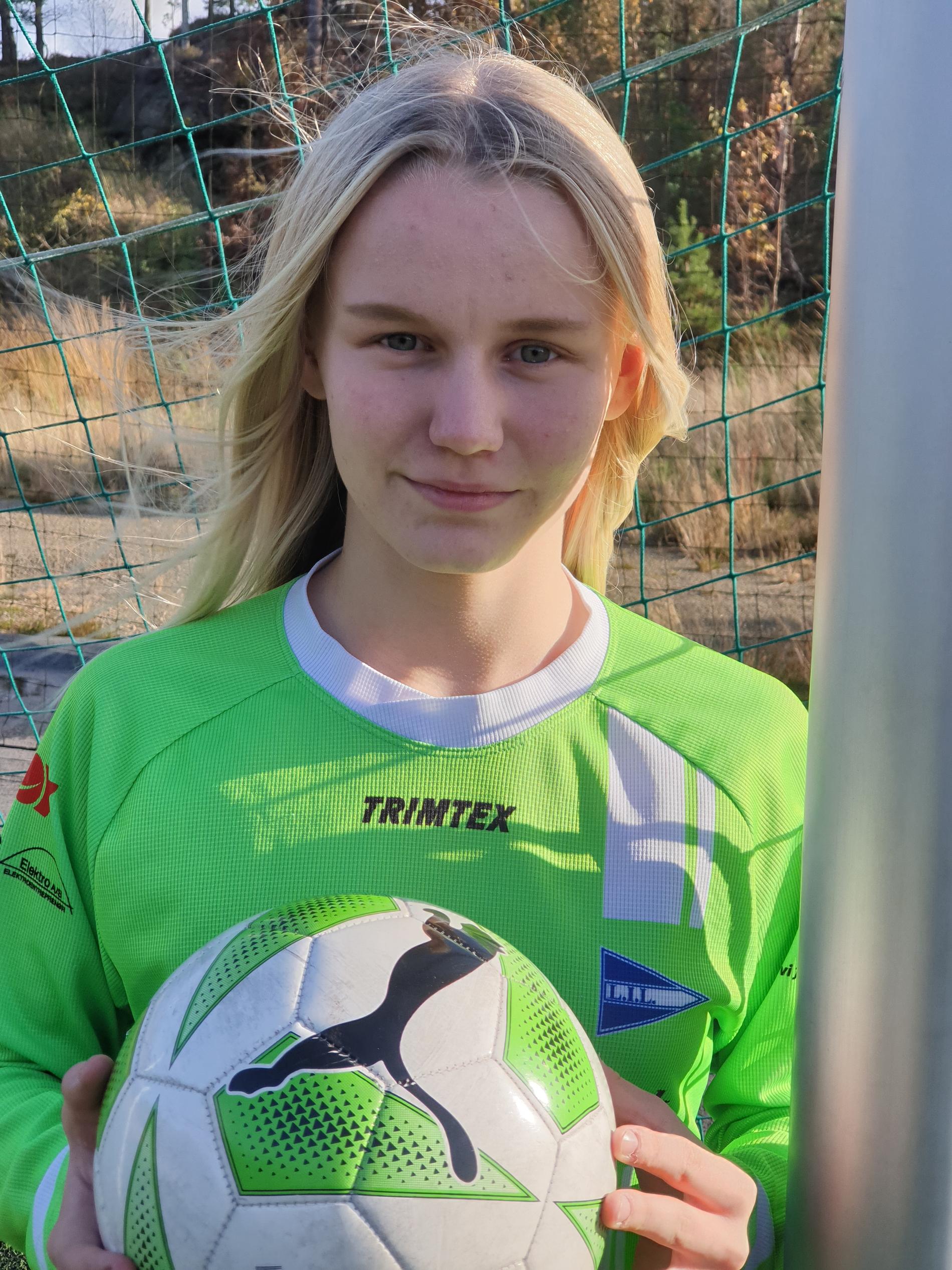 Anna Mosby Fuglestad (12) er engasjert på norsk fotballs vegne.