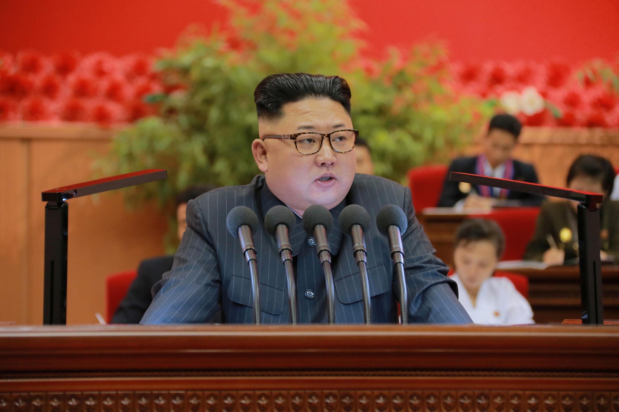 Nord-Koreas leder Kim Jong-un har flere ganger truet med å angripe USA og Sør-Korea med atomvåpen hvis landets suverenitet blir truet.