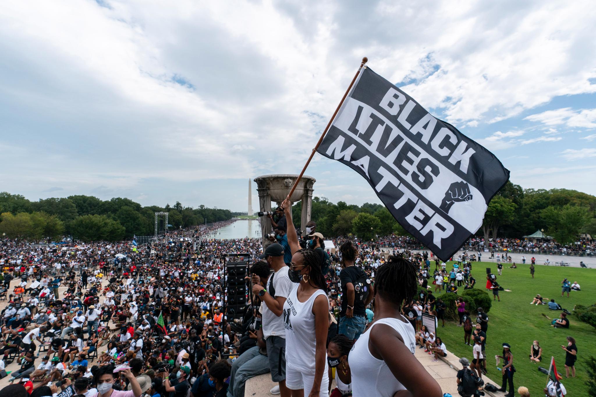 Black lives matter-bevegelsen har gjennomført tusenvis av demonstrasjoner i USA siden mai, og bare unntaksvis har de endt opp i plyndring, opptøyer og voldsbruk. 