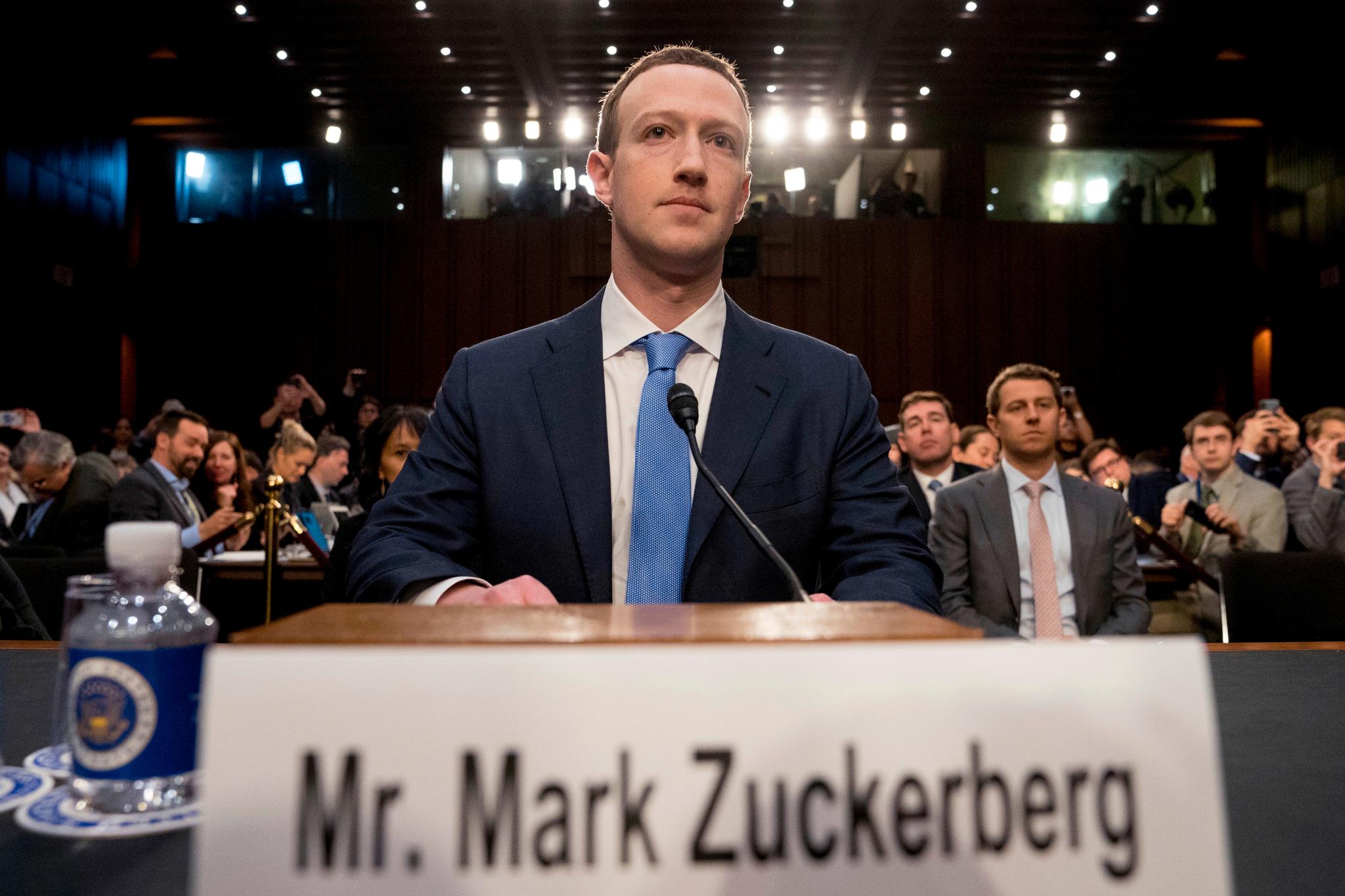 Facebook-gründer Mark Zuckerberg er kritisk til sitt eget selskaps håndtering av falske nyheter, utenlandsk politisk påvirkning, hatprat og personopplysninger. Når han også er villig til å la myndighetene regulere Facebook, bør EU smi mens jernet er varmt. 
