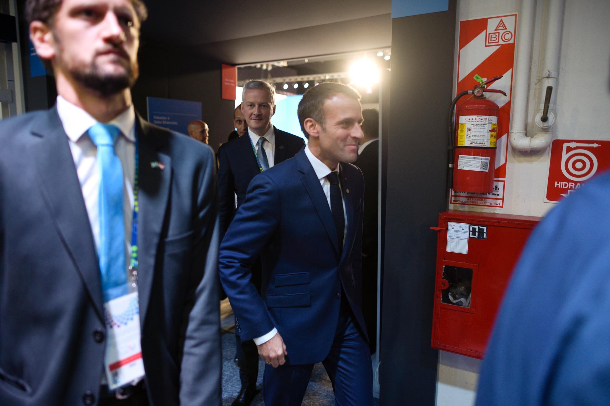 Frankrikes president Emmanuel Macron på vei inn til G20-toppmøtet i Buenos Aires. Foto: AP / NTB scanpix