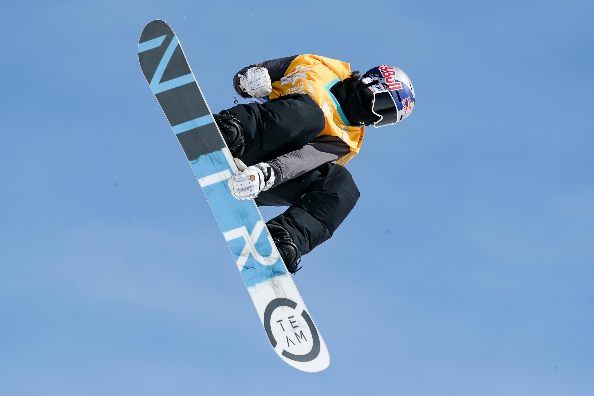 I snowboardmiljøet markerer Kleveland seg som en som alltid jakter på det neste kule trikset. Han legger stadig ut snowboardvideoer på Instagram. De blir som oftest sett av litt under en halv million.