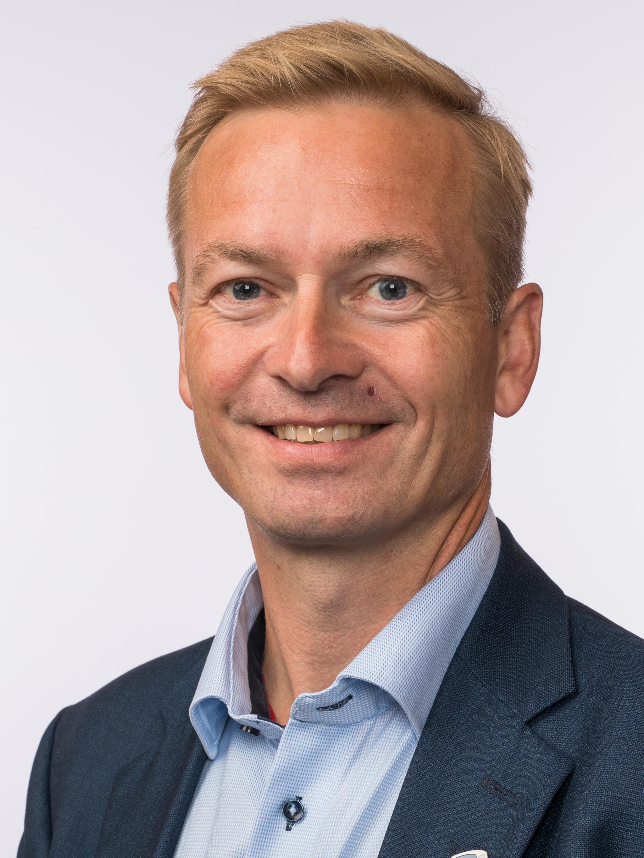Helge Orten (H) er leder av transport- og kommunikasjonskomiteen på Stortinget.