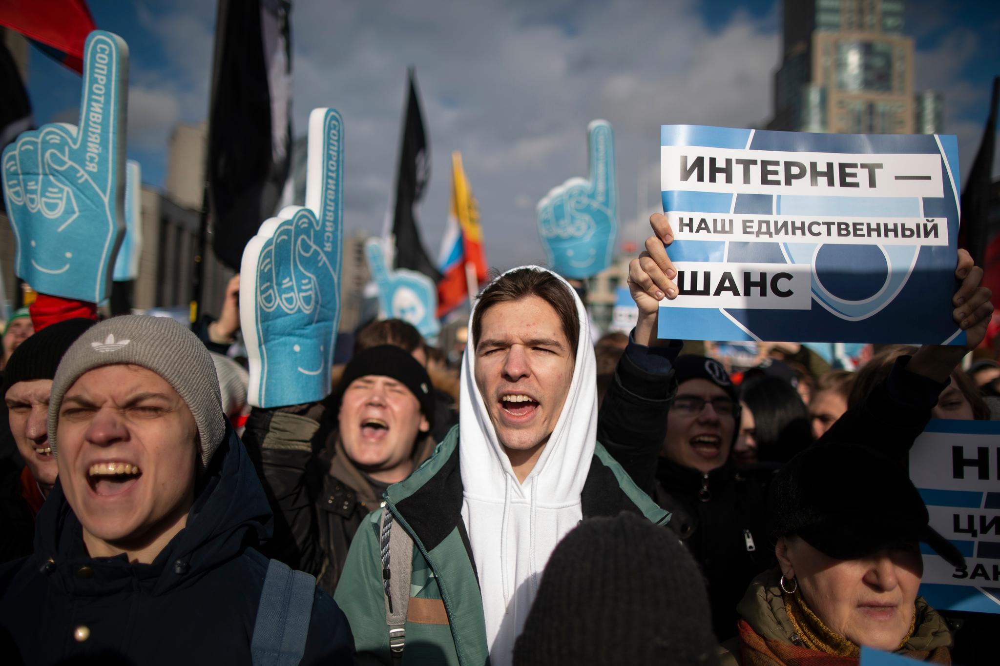 Tusenvis av demonstranter møtte opp i Moskva forrige måned for å protestere mot det de mener er innskrenkingen av ytringsfriheten på internett.