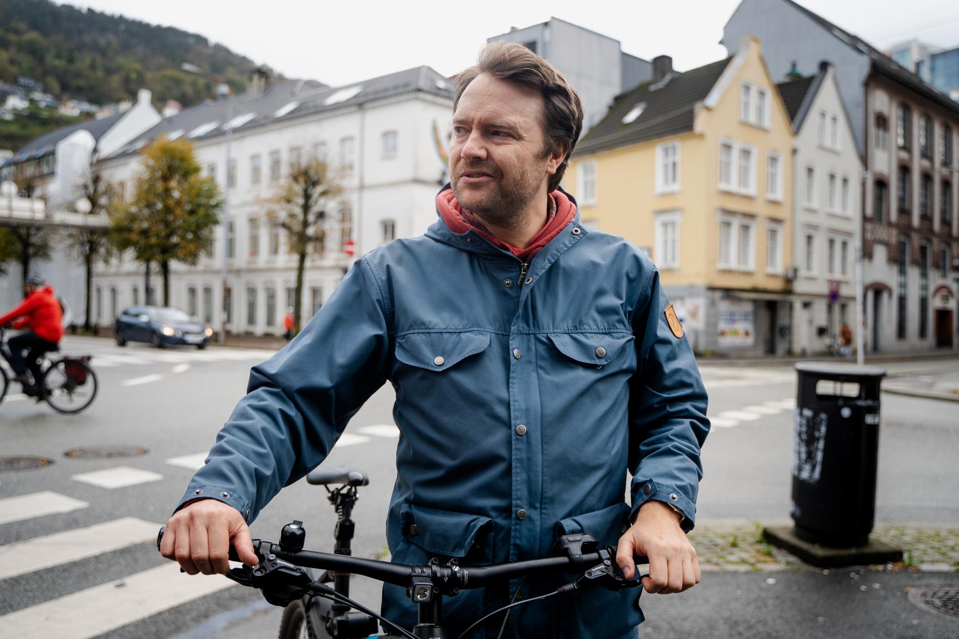 Martin Christensen irriterer seg over at sykkelveier i Bergen stenges – uten at det kommer alternative traseer. 