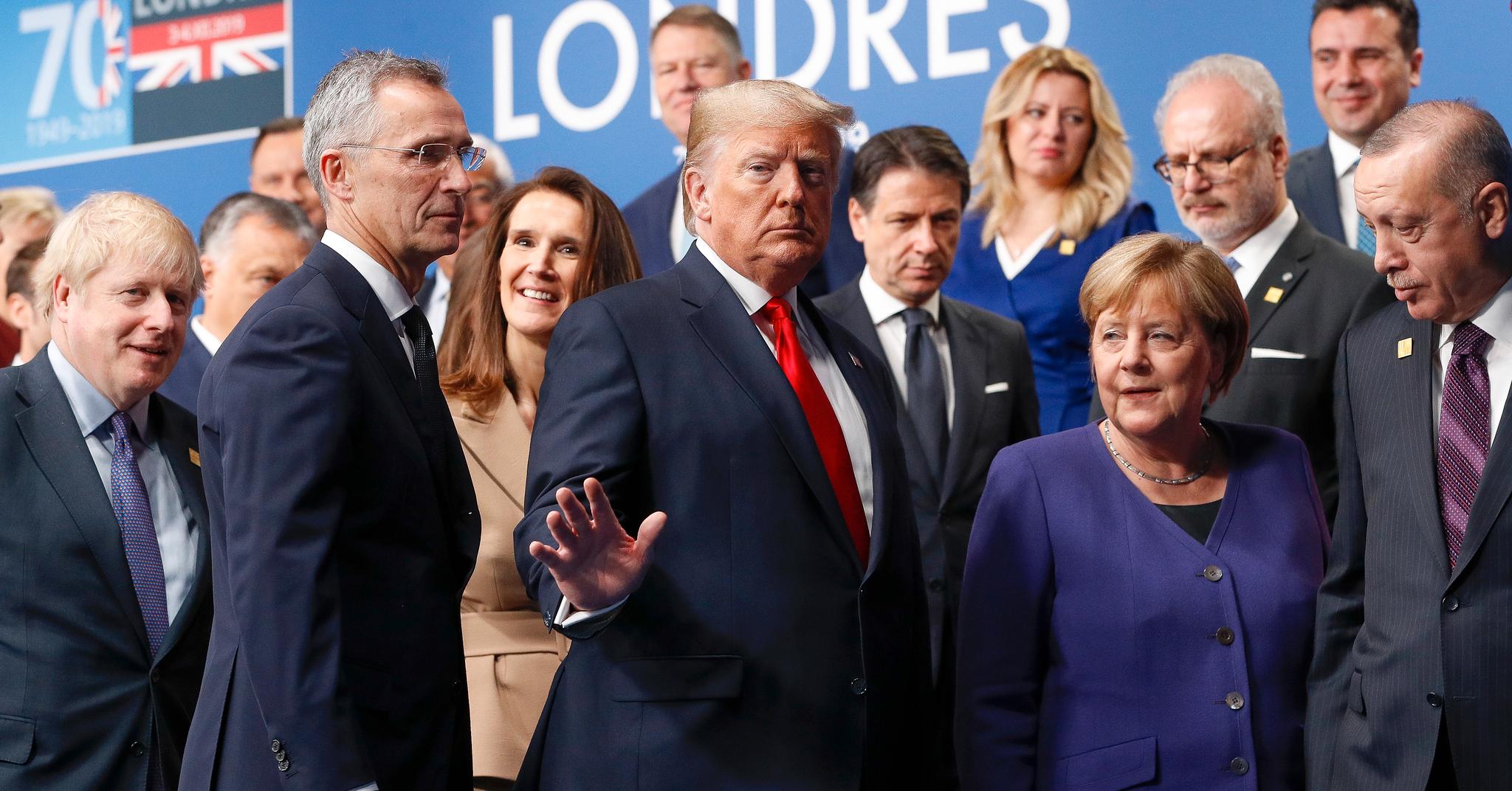 Familiefoto på NATO-toppmøtet i London nylig. Fremste rekke fra venstre: Boris Johnson, Jens Stoltenberg, Donald Trump, Engela Merkel og Recep Tayyip Erdogan.