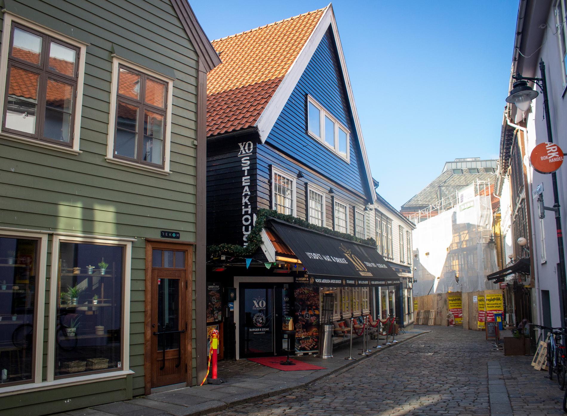 I tillegg til sjøhuset på Skagenkaien, følger eiendommen Skagen 10 med på kjøpet. Her holder XO Steakhouse til i dag. 