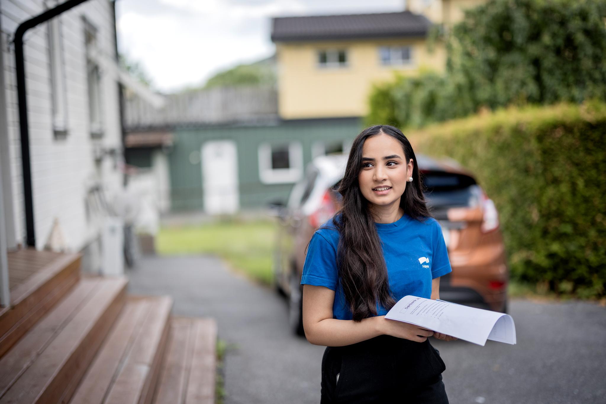 Arina Aamir fra Høyre blir bystyrets yngste med sine 18 år.