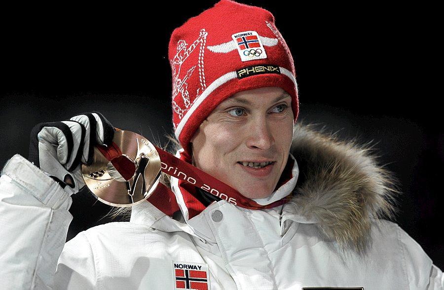 Lars Bystøl på høyden av sin karriere - med OL-gullet han vant i Torino OL.