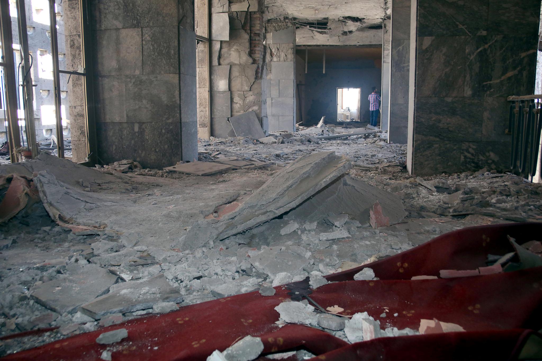 Nasjonalforsamlingen i Ankara ble bombet natt til lørdag, og har fått store skader.