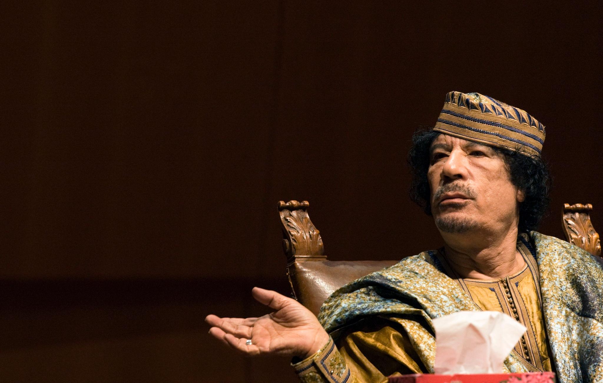 Muammar Gaddafi satt ved makten i Libya i 42 år. Her er han fotografert i et møte i 2009.