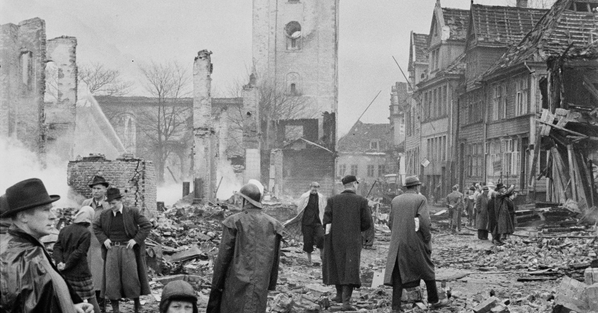 Da Bergen eksploderte, ble det bråhast: Tusenvis av barn måtte ut av byen så fort som mulig.