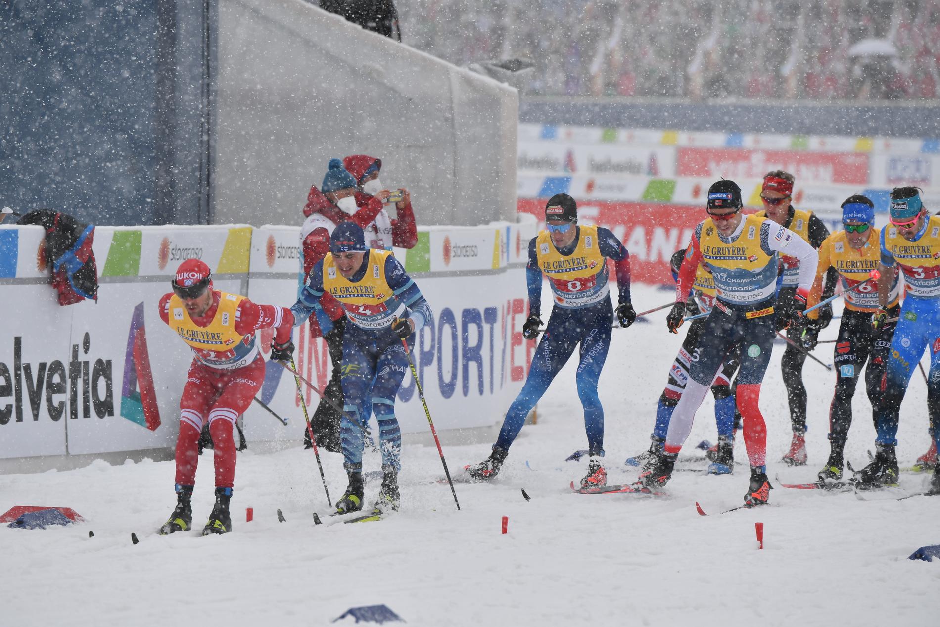 STAFETT: Norge er i trøbbel på første-etappe. 