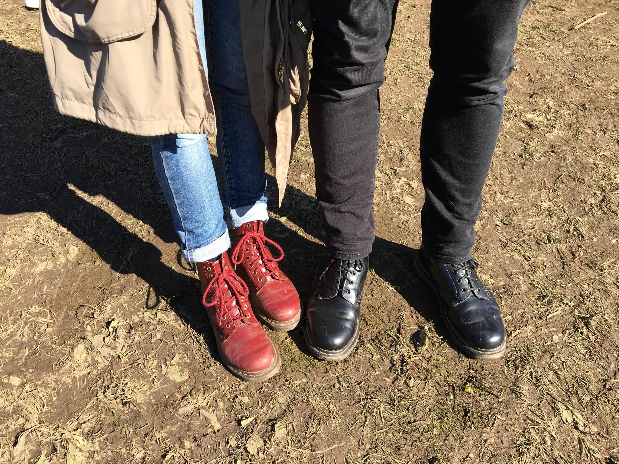 Dr. Martens-sko florerte i Tøyenparken under Øyafestivalens siste dag.