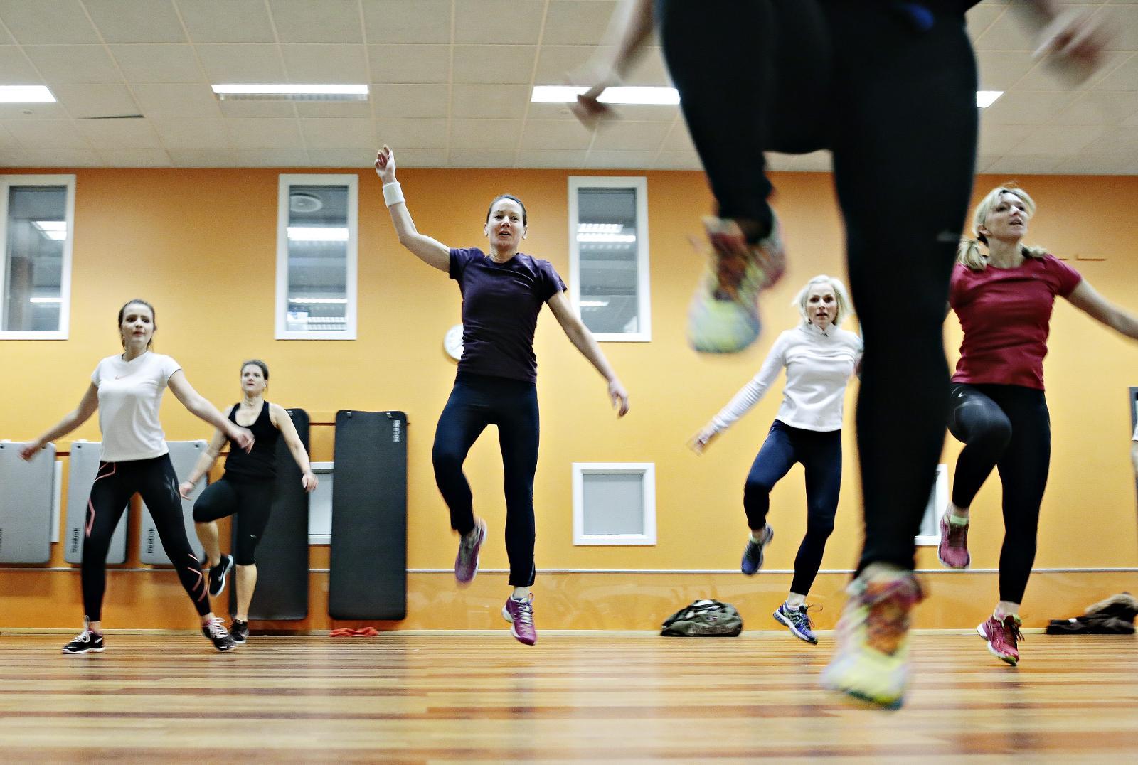 "21 minute body" er en intensiv treningsøkt på Sats Elixia. Fra venstre: Pia Bakken, Anki Egge, Trine Tristana Nordby Lunde, Vår Staude og Unni Lodden.