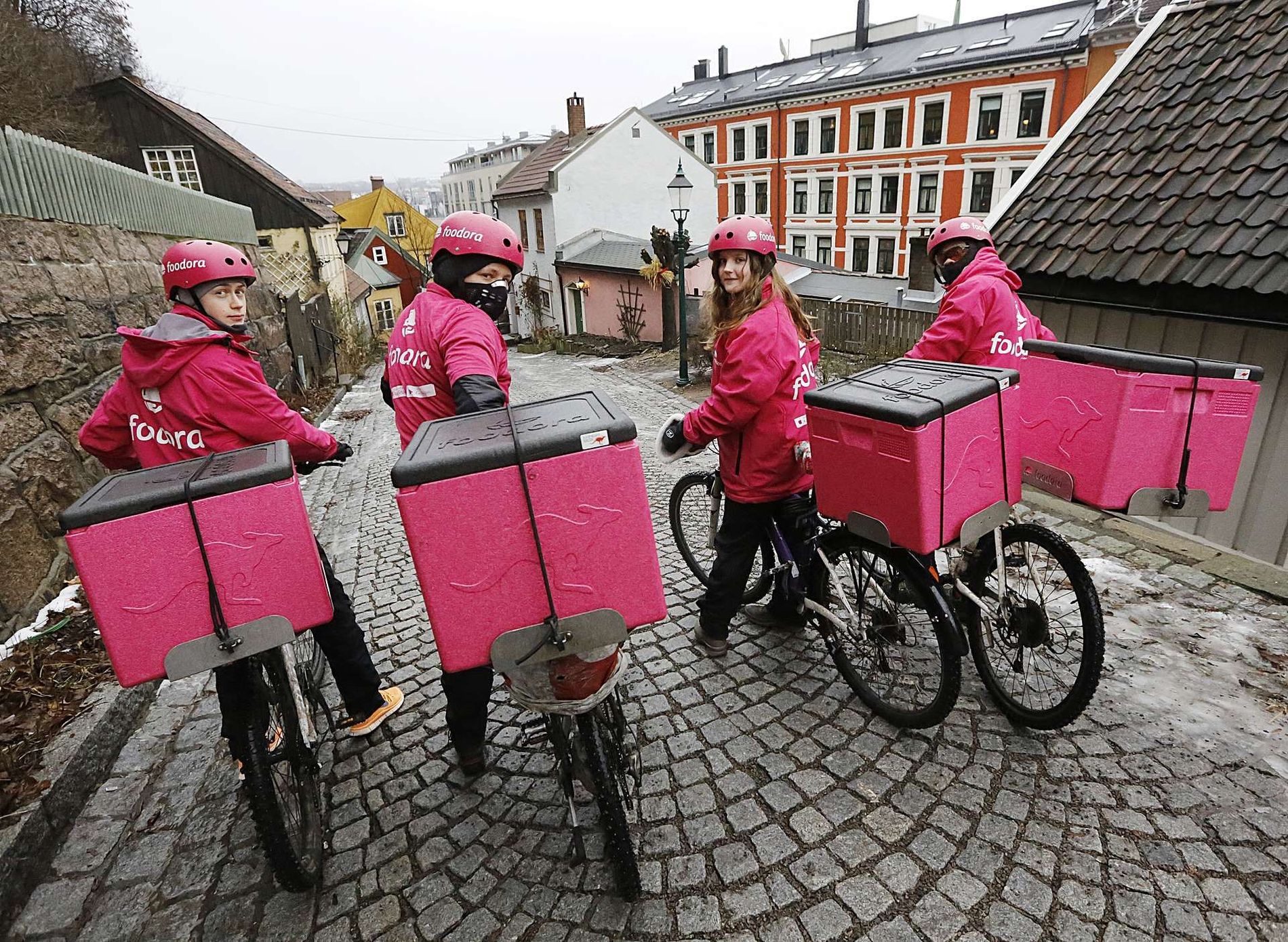 Foodoras rosa syklister tar snart opp kampen mot Nibblers grønne elbiler i Kristiansand.
