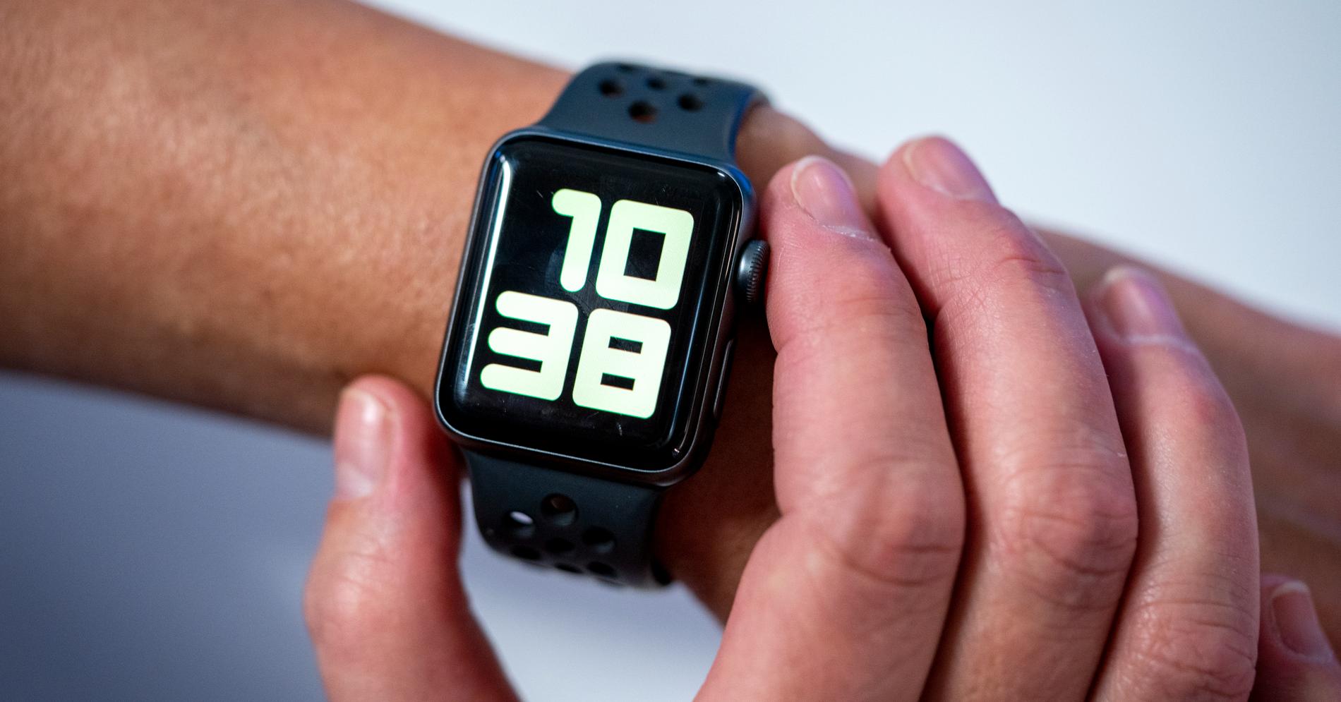 Nei, du kan ikkje ver ein time trøttare i dag fordi me ska stilla klokkå i natt. Om någe så får du ein time mer