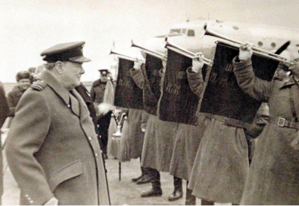 Winston Churchill ankommer Jaltakonferansen februar 1945.